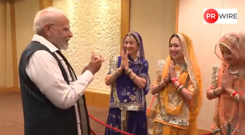 Padharo-Maare-Des-PM-Modi-gets-traditional-Rajasthani-welcome-in-Japan
