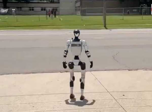 Robot spotted running across Dubai street in viral video_ ‘Rushing to pee_ Looking for a job_’