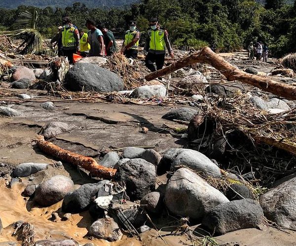 Indonesia flood toll hits 631 as rescue operations continue, one million in shelters