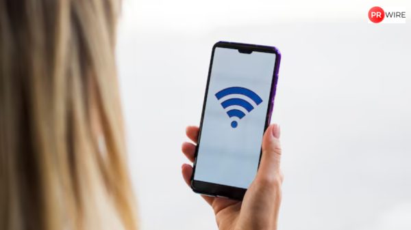 What free airport Wi-Fi doesn’t show you_ Dangers and simple habits to stay safe